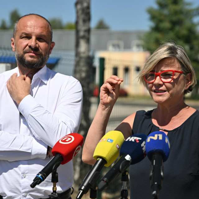 Siniša Hajdaš Dončić, Sandra Benčić
 
