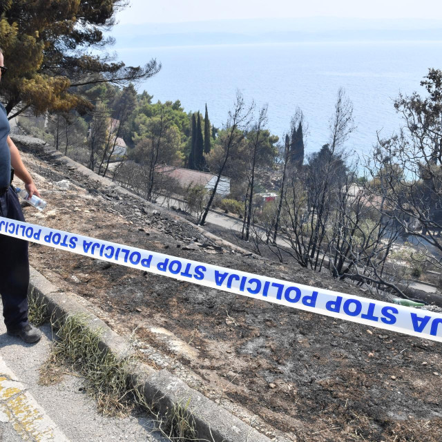 Mjesto gdje su tijekom pregleda opožarenog područja policijski službenici pronašli mrtvo tijelo osobe