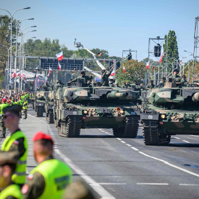 Tenkovi K2 Black Panther na paradi u Varšavi