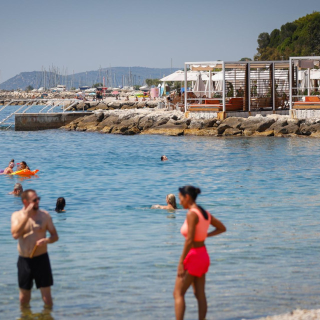 Mistral Beach Club bar Hotela Radisson Blue na Trsteniku pored kojega se nesrtena žena utopila