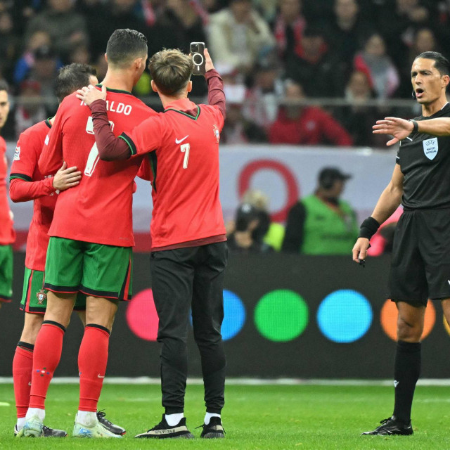 Nizozemac je bio glavni sudac utakmice na kojoj je navijač uletio na teren kako bi se slikao s Ronaldom