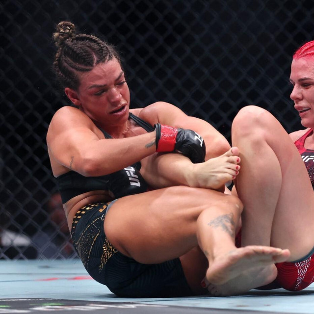 Mackenzie Dern (lijevo) vs. Gillian Robertson