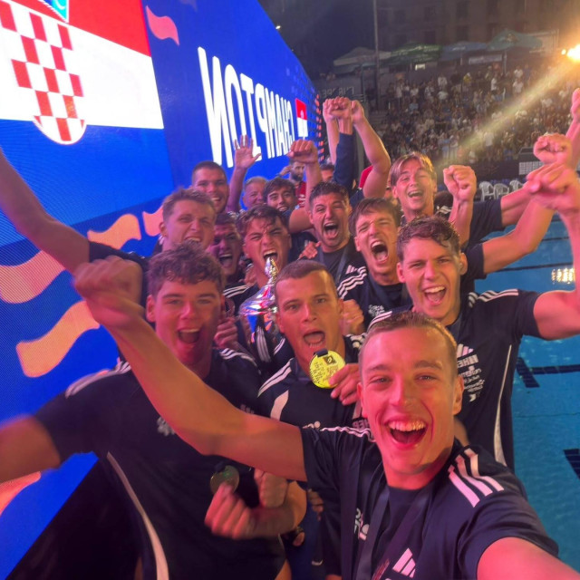 Slavlje hrvatskih vaterpolista u Varni