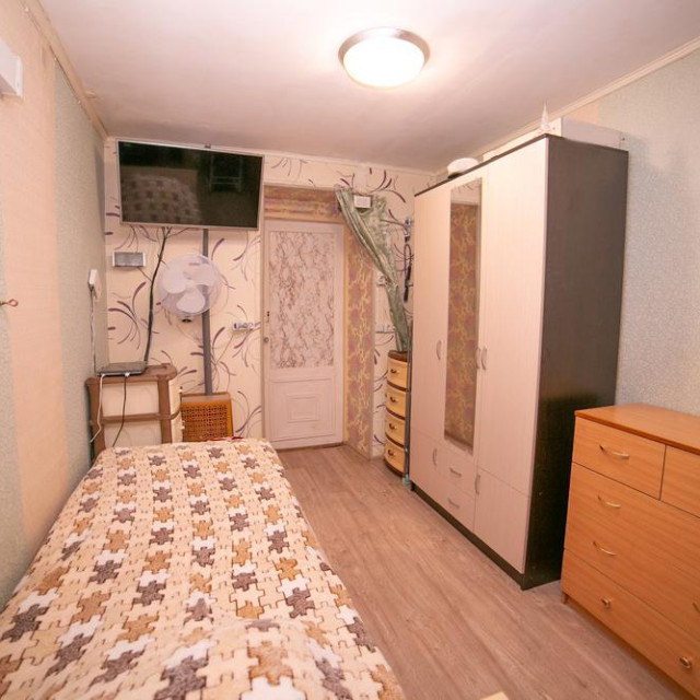 Može li vješt fotograf od ovakve sobe učiniti turistima privlačan prostor? Teško - ali neki ipak pokušavaju