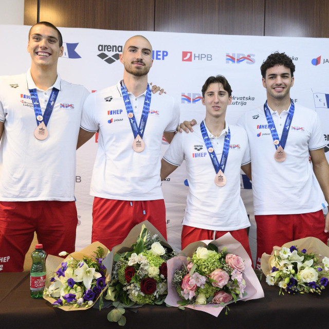Štafeta 4x100 slobodno, brončana na EP u Parizu - s lijeva) Jere Hribar, Vlaho Nenadić, Vili Sivec i Toni Dragoja