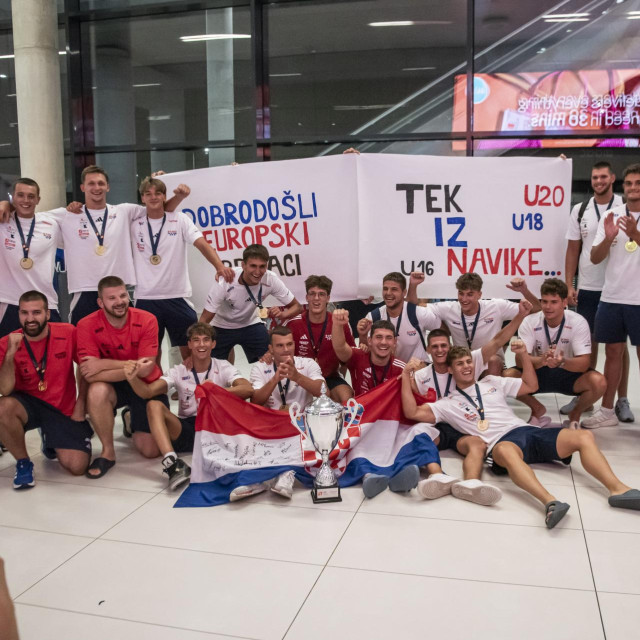 Doček hrvatske U20 reprezentacije, tzv. mladih Barakuda, osvajača titule europskih prvaka na Europskom prvenstvu u bugarskoj Varni