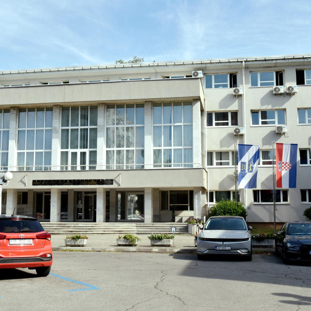 Zgrada uprave Brodsko-posavske županije