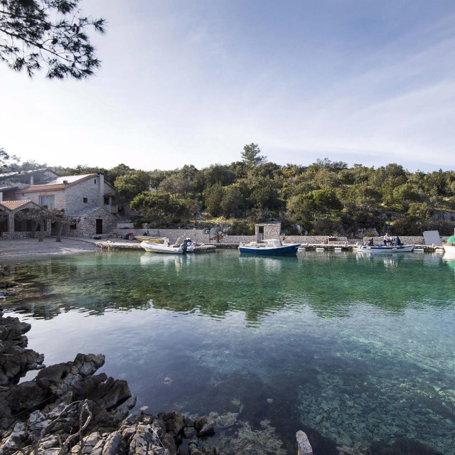 Šćedro, otok smješten između Hvara i Korčule