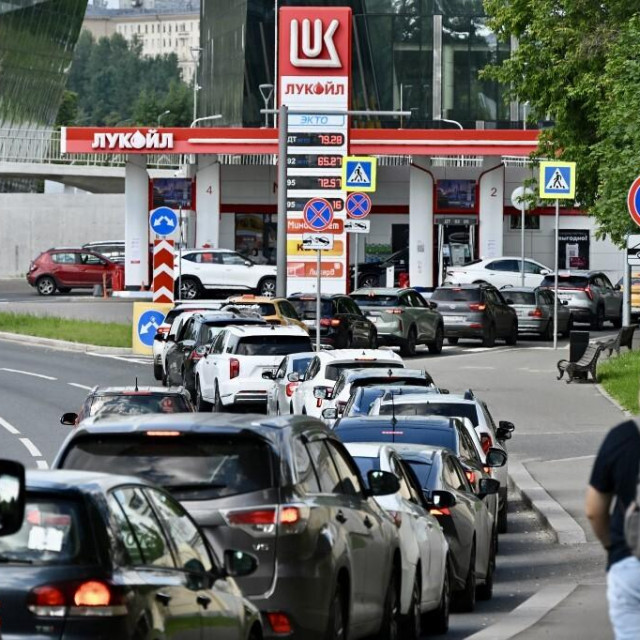 Gužve na benzinskoj stanici u Rusiji
