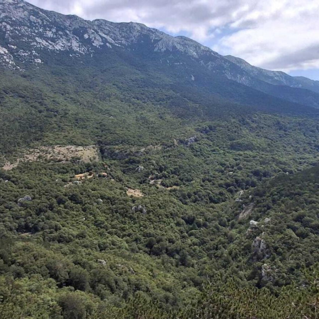 Velebit je najduža hrvatska planina, na mjestima poseban ekosustav, izvorište legendi i nacionalnog ponosa
