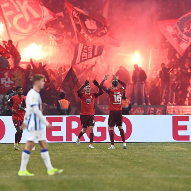 Neredi na tribinama obilježili su derbi Waldhofa i Kaiserslauterna.