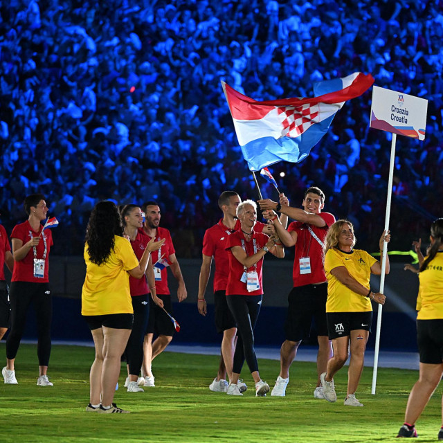 Na svečanosti otvaranja XX. Mediteranskih igara u Tarantu, hrvatski stjegonoše su bili Nives Jelovica (boćanje) i Ivan Šapina (taekwondo)