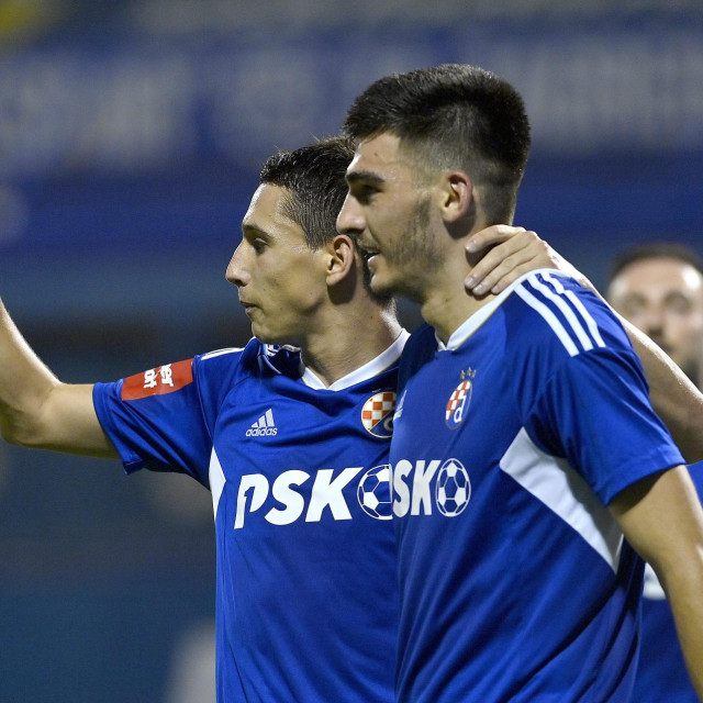 Luka Menalo i Boško Šutalo u proslavi pogotka