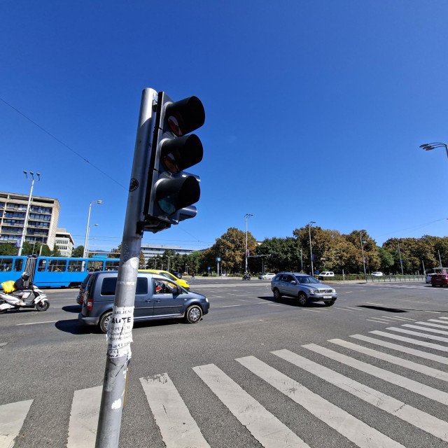 Ne rade semafori na dva velika križanja u Zagrebu, križanje Vukovarske i Miramarske