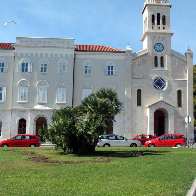 Crka I samostan Svetog Frane u Splitu
 