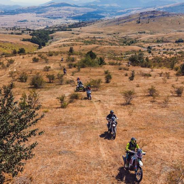 Dinaric Rally je višednevno terensko rally-raid natjecanje na kojem sudionici motociklima, quadovima i SSV vozilima prelaze stotine kilometara zahtjevnog terena