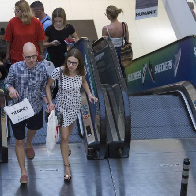 Split, 220918.
Stil i City Center One daruju kupce i citatelje Slobodne Dalmacije kuponima sa popustom u ducanima prodajnog centra City Center One tijekom vikenda.