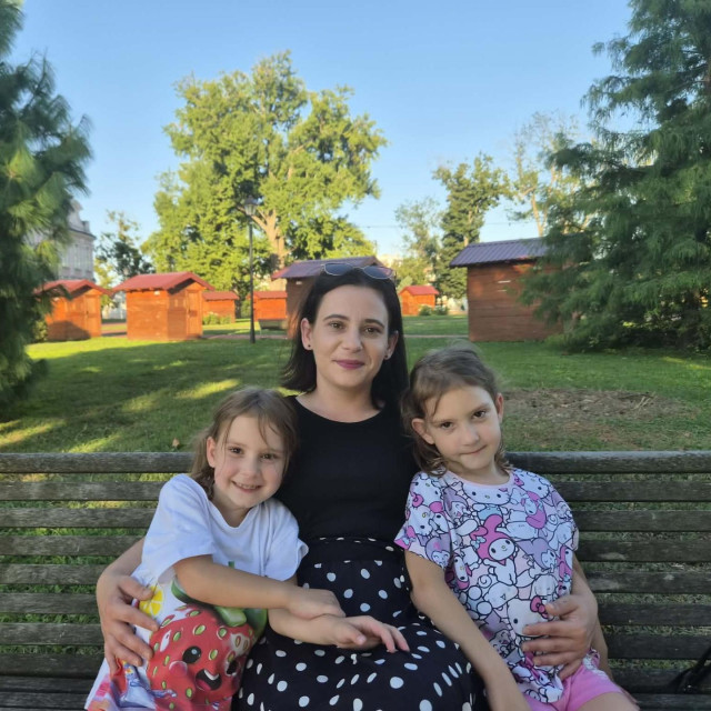 Valentina i Kristina Tambolaš s mamom Marijom