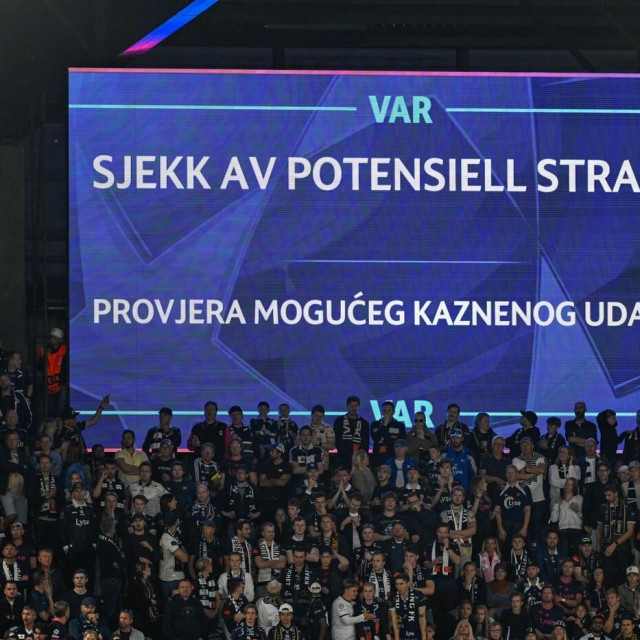 Nakon minute pregleda, Sanchez je dosudio kazneni udarac