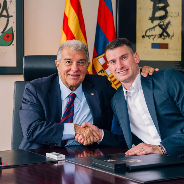 Dominik Livaković i predsjednik Joan Laporta