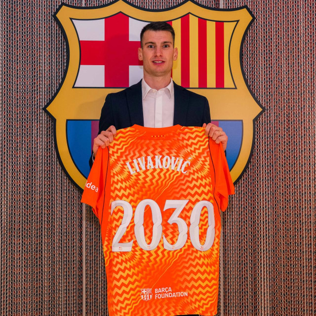 Dominik Livaković službeno u Barceloni