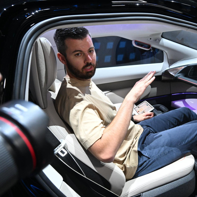 Mate Rimac u prototipu robotaksija