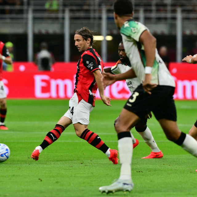 Luka Modrić još uvijek lovi ritam, ali i pravu ulogu u Amiromovim zamislima