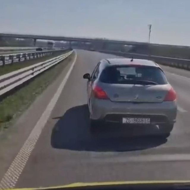 Osoba za volanom automobila uporno nije propuštala vozilo Hitne pomoći