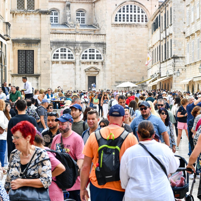 Gužva u Dubrovniku (ilustracija)