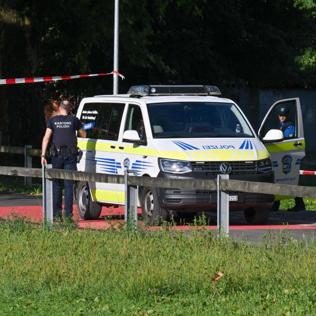 Šire područje Aaraua, grada s oko 20 tisuća stanovnika smještenog 50 kilometara zapadno od Zuericha, u potpunosti je blokirano
