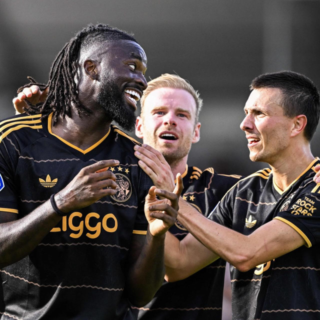Nogometaši Ajaxa u proslavi pogotka