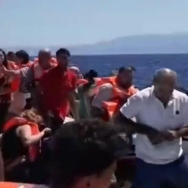 Prevrnuti putnički brod Filo Jet