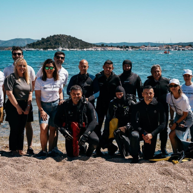 AdriatiCRo i TM team
 