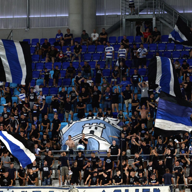 Navijači Osijeka na Opus Areni