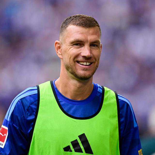 Edin Džeko (40)