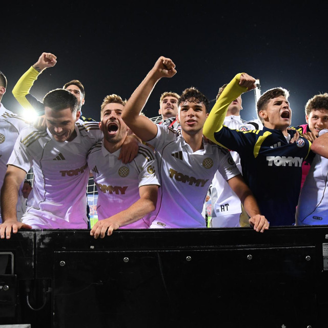 Nogometaši Hajduka u proslavi plasmana u Konferencijsku ligu