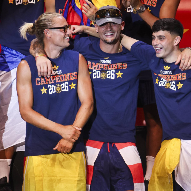 Marcos Llorente (lijevo), Yeremi Pino (sredina) i Pedri (desno)
