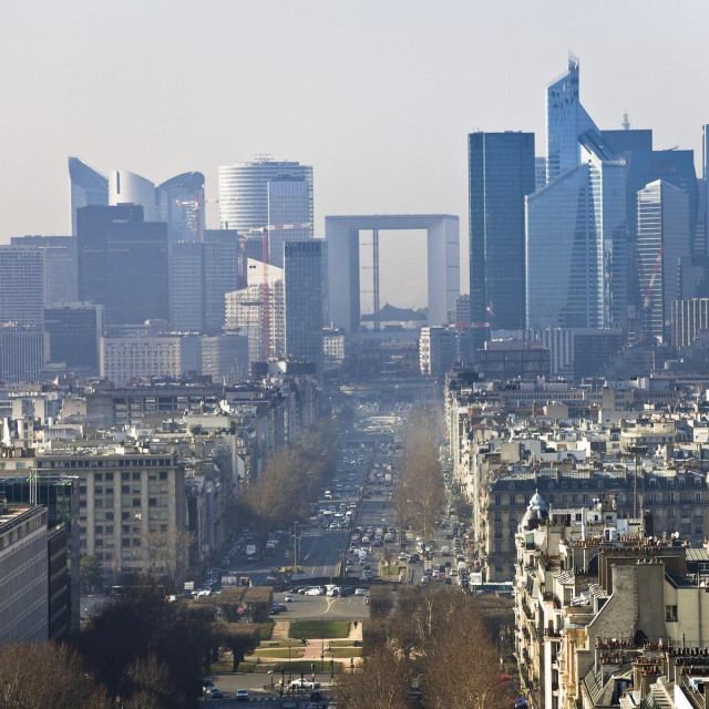 Pariz, la Defense