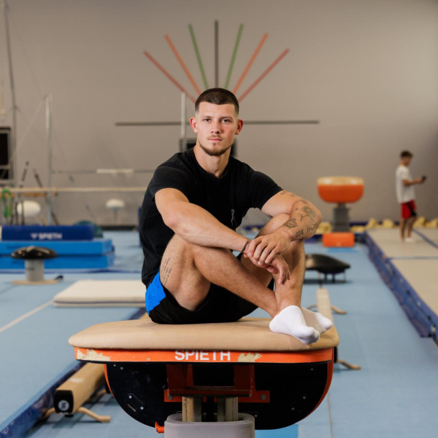 Osijek, 280826.
Centar Sokol
Kralja Zvonimira 5.
Ilija Kovtun, gimnasticar.