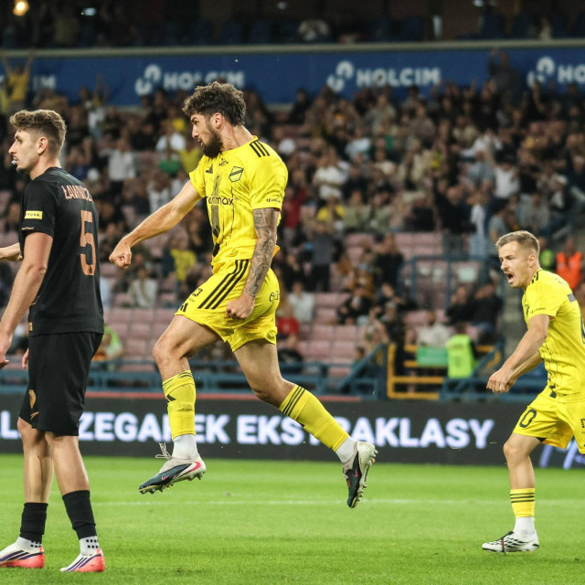 Duje Dujmović u proslavi pogotka