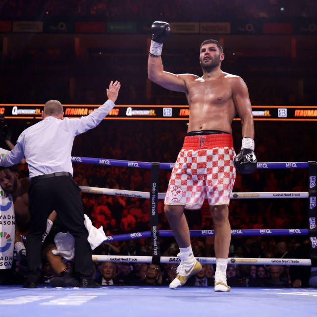 FIlip Hrgović neposredno nakon pobjede i osvajanja svjetske IBF titule u teškoj kategoriji