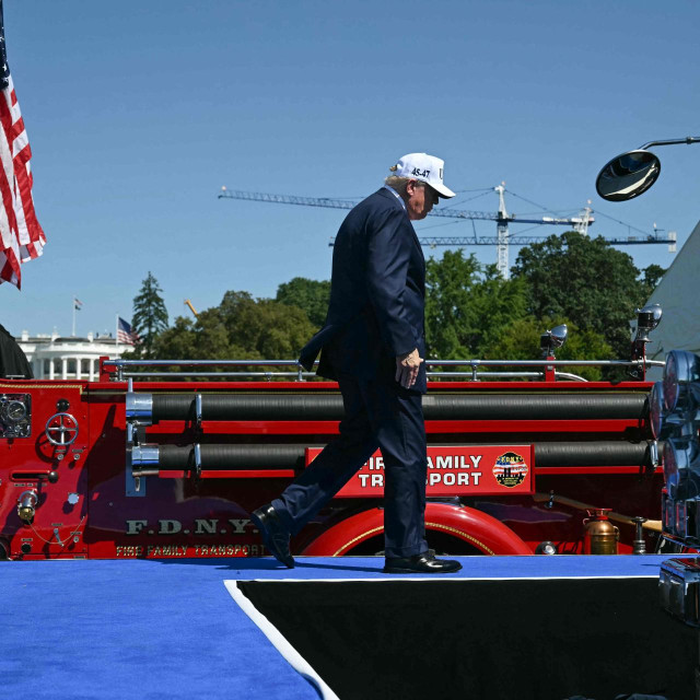 Donald Trump tijekom obilježavanja 25. obljetnice napada u parku Ellipse