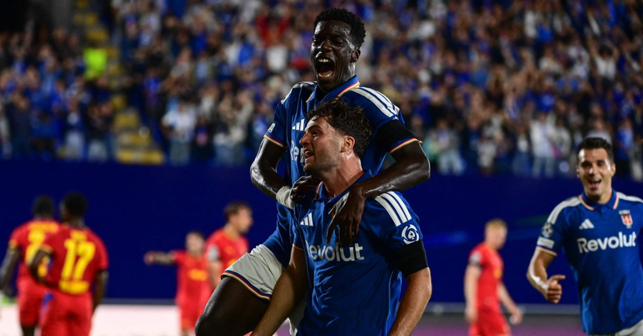 Como celebrates a historic 4-1 Champions League victory over Leipzig
