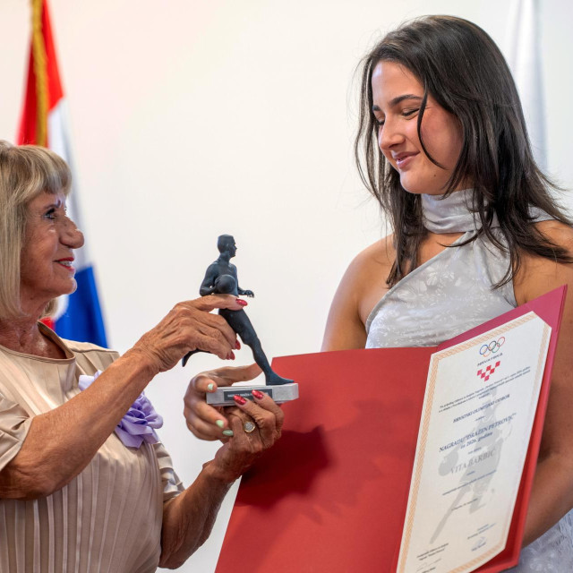 Dodjela HOO-ove nagrade Dražen Petrović mladim sportašima: Vita Barbić i Biserka Petrović