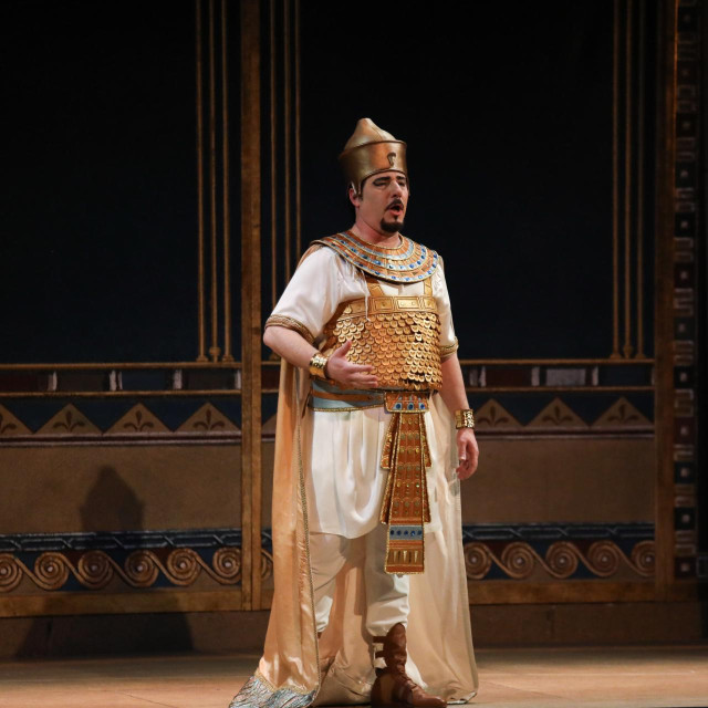 Glazbeno remek-djelo Giuseppea Verdija, ”Aida”, već stoljećima ne prestaje očaravati svijet. U ulozi Radamesa nastupa talijanski tenor Stefano La Colla