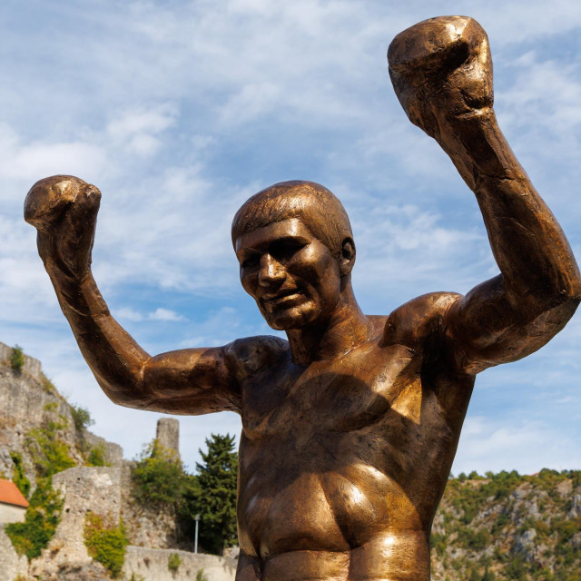 Otkrivanje spomenika legendarnom boksaču Mati Parlovu