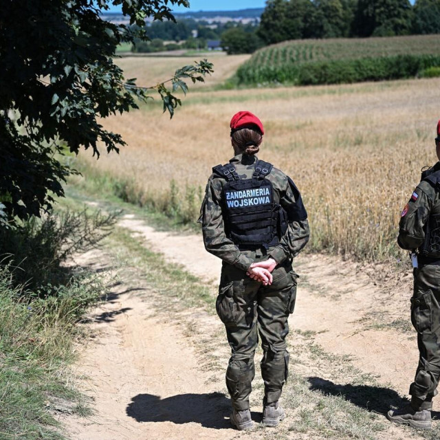 Poljski policajci na granici s Ukrajinom