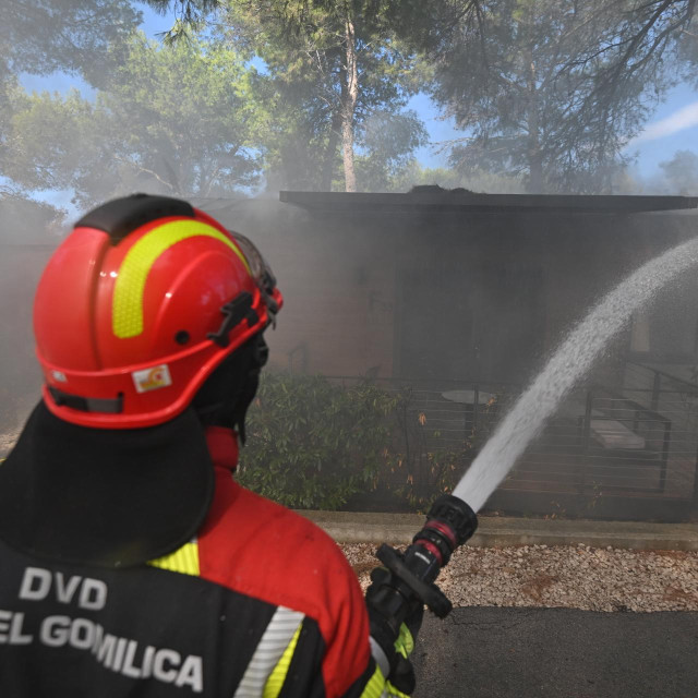 Vatrogasci u resortu Gava