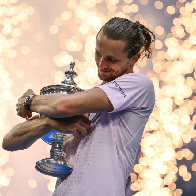 Alexander Zverev sa svojom novom ”bebom”