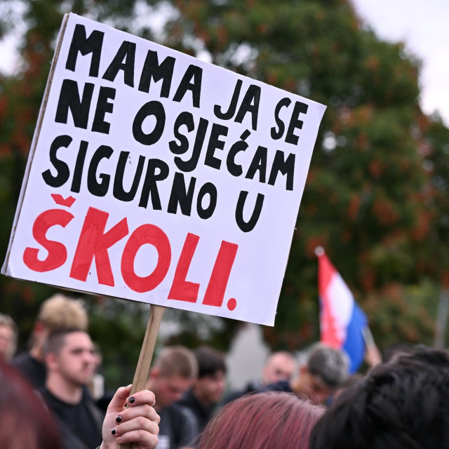 Prosvjed organiziran u ponedjeljak ispred Elektrotehničke škole
 